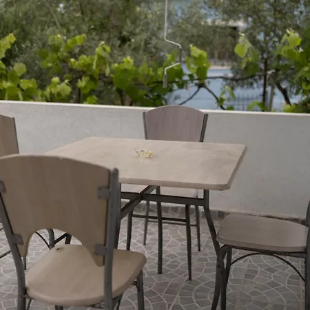 Cozy Apartment Ksamil